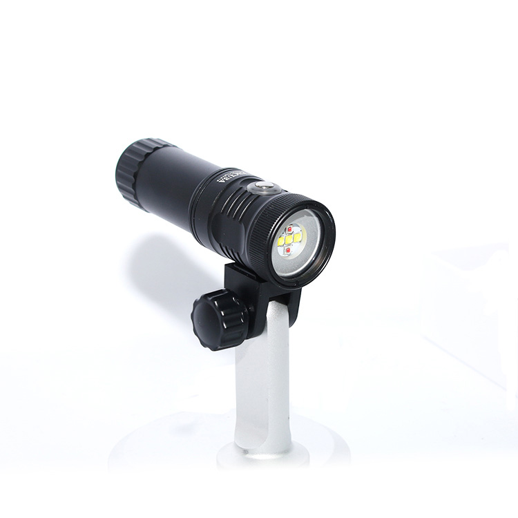 مشبك غوص نيتيسكوبا لحمل إضاءة  - مراجعة Underwater Flashlight وسعره
